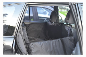 перевозка лабрадора в машине в автогамаке
